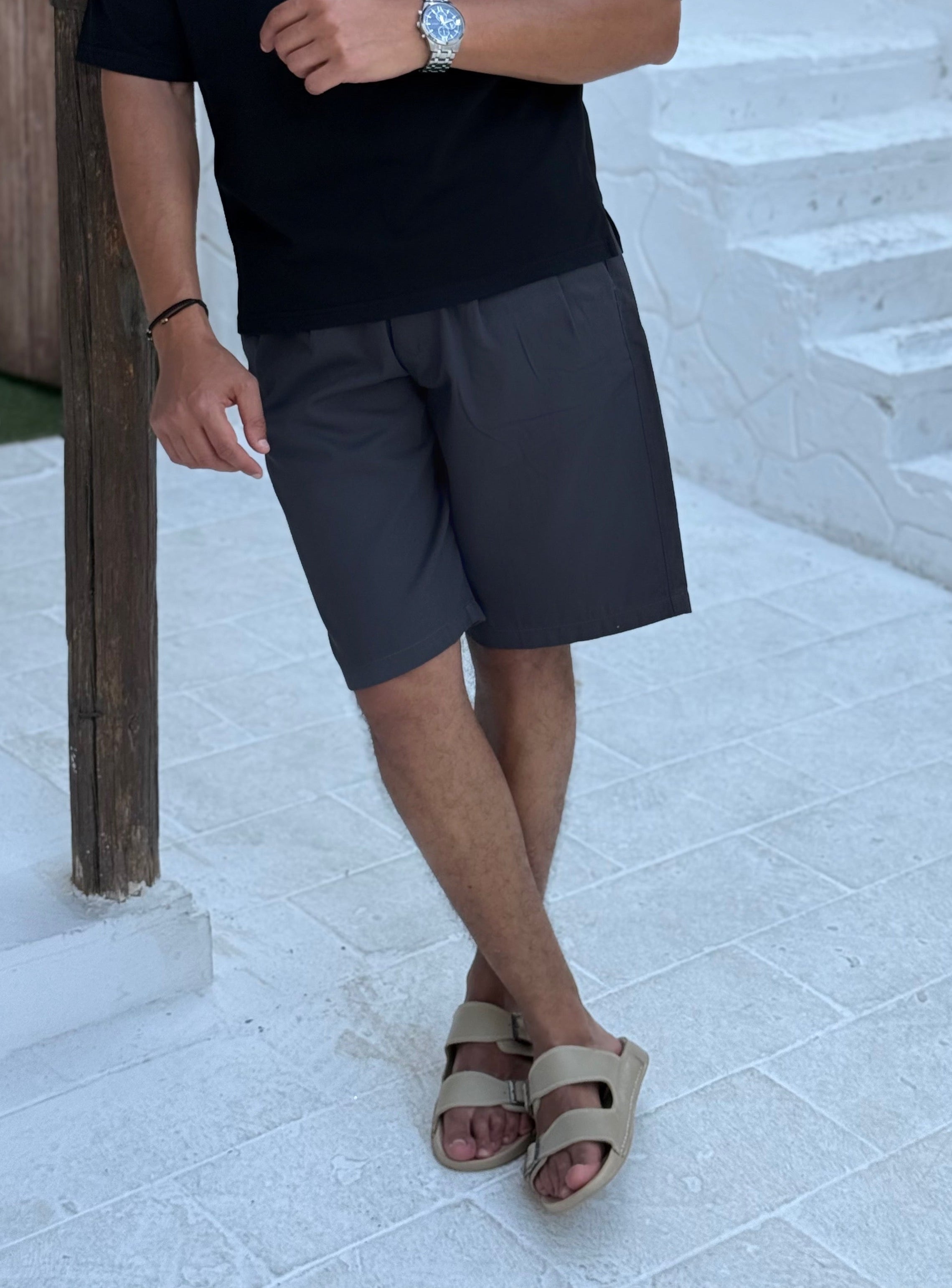 Short Cotton Gabardine with side pockets with a belt